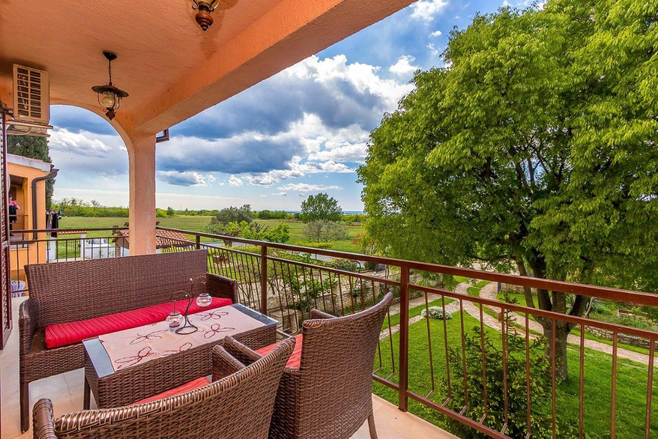 Ferienwohnung Mit Wlan, Klima, Parkplatz, Grill Und Grossem Garten Zum Fussball Spielen Gajana Εξωτερικό φωτογραφία