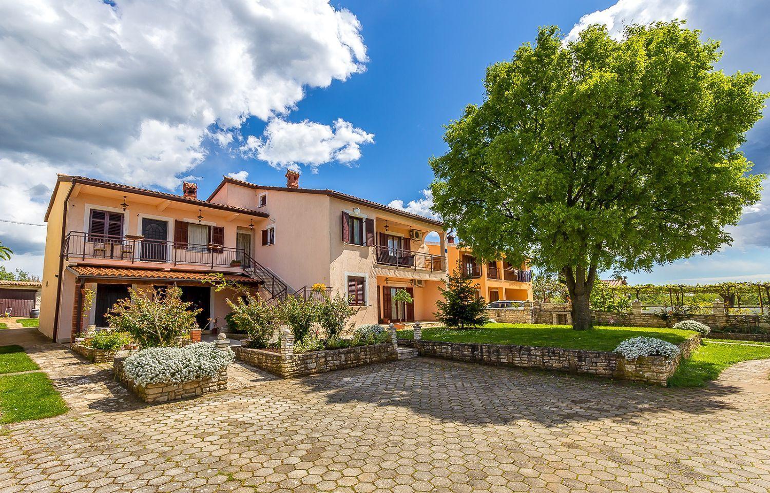 Ferienwohnung Mit Wlan, Klima, Parkplatz, Grill Und Grossem Garten Zum Fussball Spielen Gajana Εξωτερικό φωτογραφία
