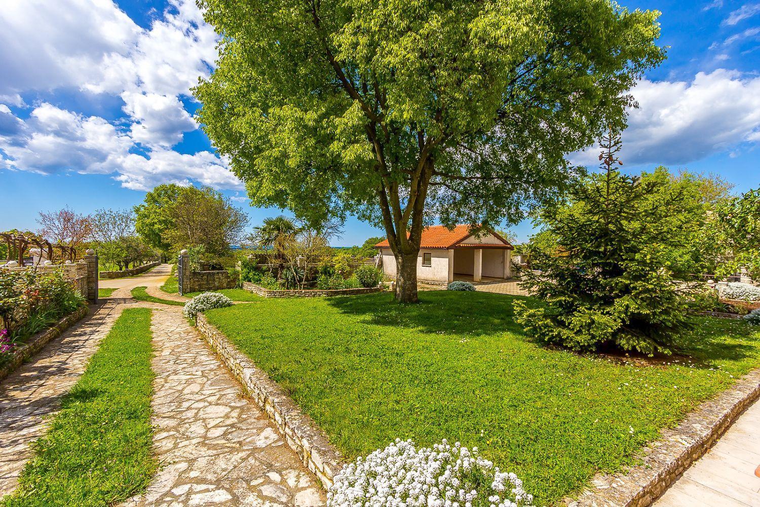 Ferienwohnung Mit Wlan, Klima, Parkplatz, Grill Und Grossem Garten Zum Fussball Spielen Gajana Εξωτερικό φωτογραφία